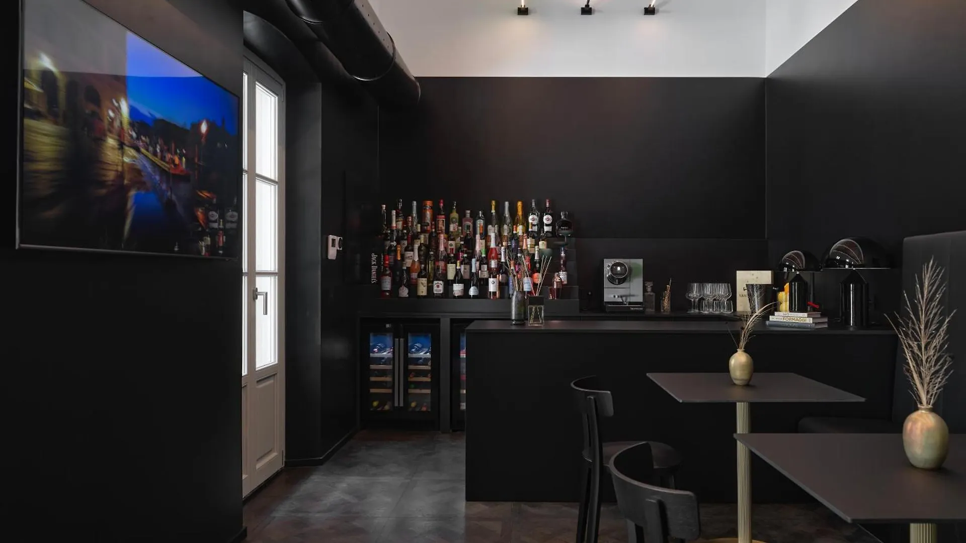 Rego Apartments - Boutique Aparthotel & Serenity Spa With Some Off-Site Apartments In The Heart Of Bergamo City Center 0*,  Italia