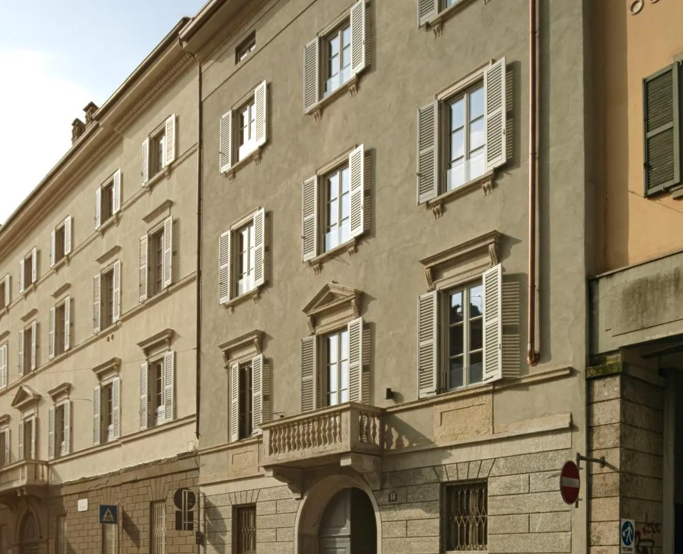 Rego Apartments - Boutique Aparthotel & Serenity Spa With Some Off-Site Apartments In The Heart Of Bergamo City Center