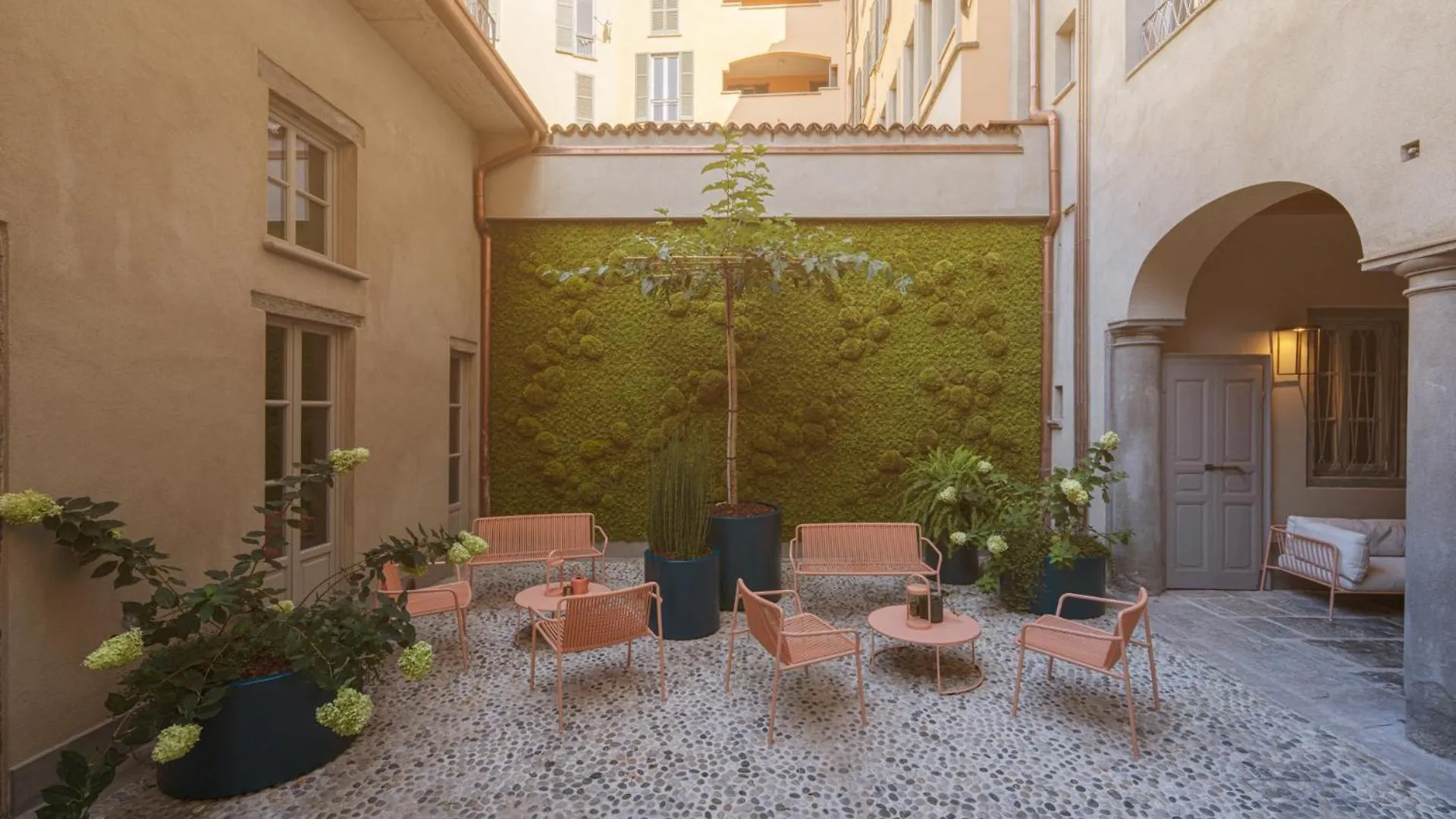 Rego Apartments - Boutique Aparthotel & Serenity Spa With Some Off-Site Apartments In The Heart Of Bergamo City Center 0*,  Italy